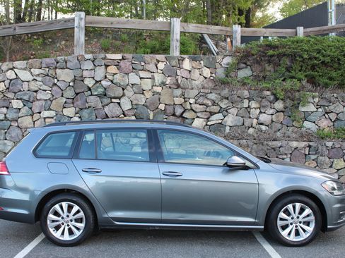 Used 2018 Volkswagen Golf S image 5