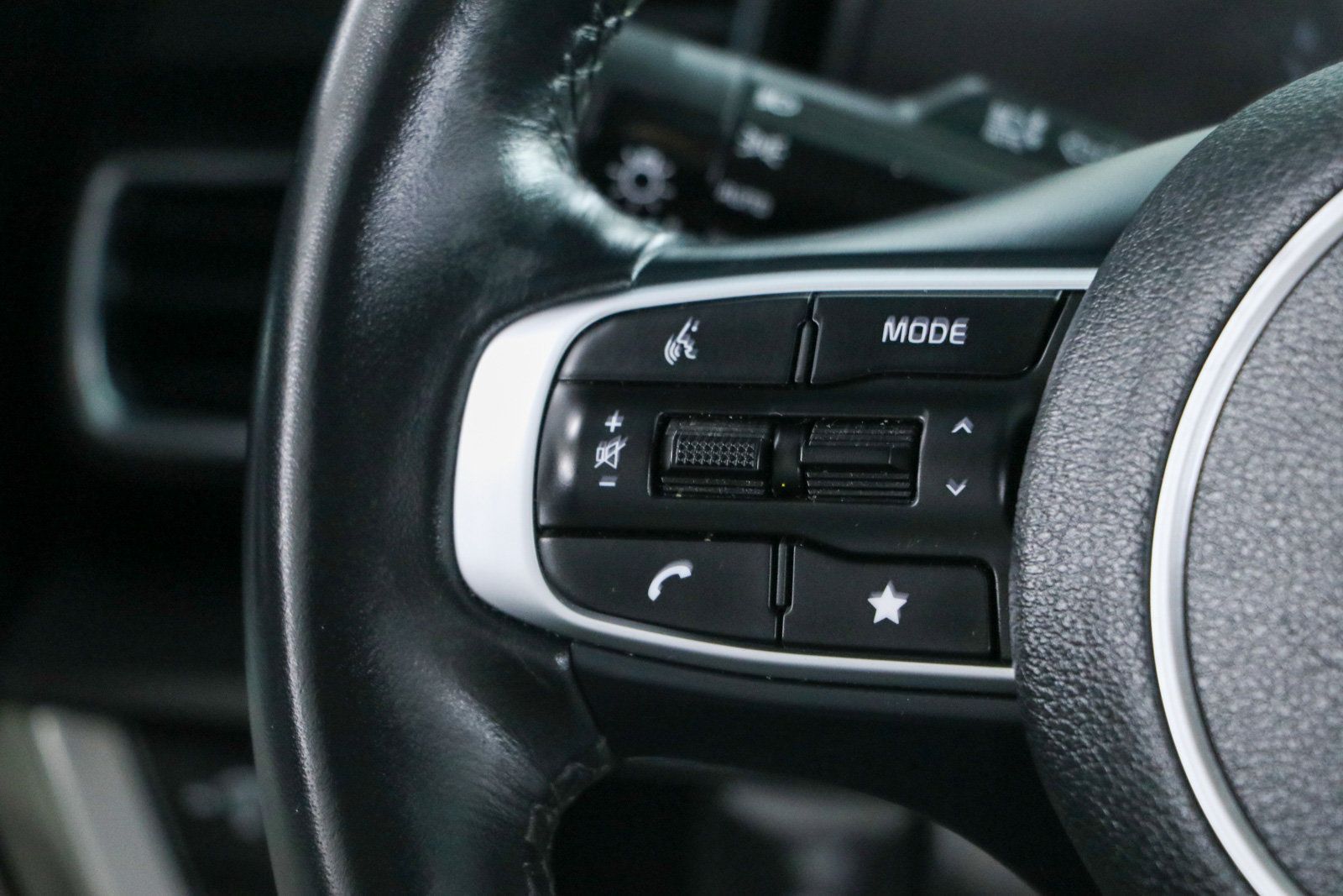 Used 2024 Kia Sportage EX FWD image 13