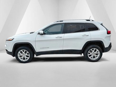 Used 2018 Jeep Cherokee Latitude Plus w/ Comfort/Convenience Group AWD/4WD image 4