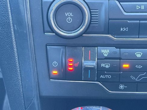 Used 2019 Ford Explorer XLT w/ Equipment Group 202A AWD/4WD image 26