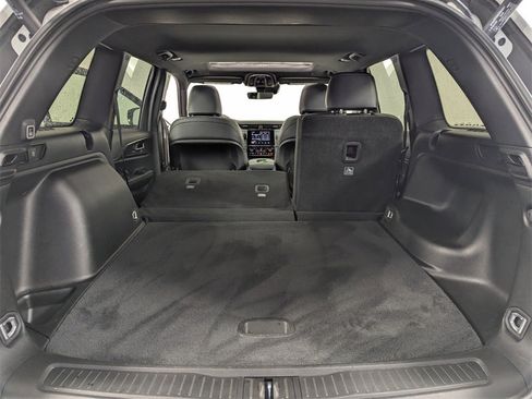 New 2025 Jeep Grand Cherokee Altitude image 28