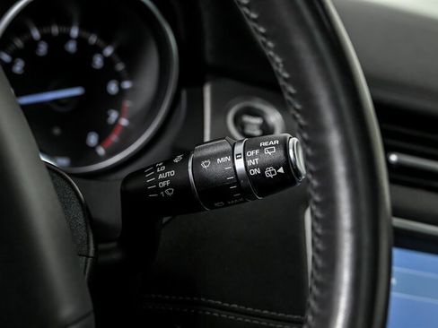 Used 2019 Land Rover Range Rover Evoque SE Premium image 28