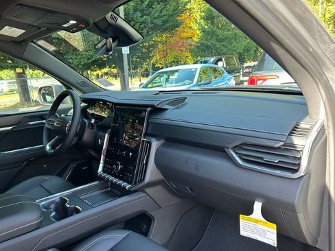 Used 2026 GMC Acadia Elevation w/ Elevation Premium Package AWD/4WD image 26