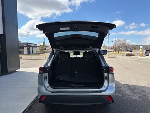 Used 2021 Toyota Highlander LE image 8