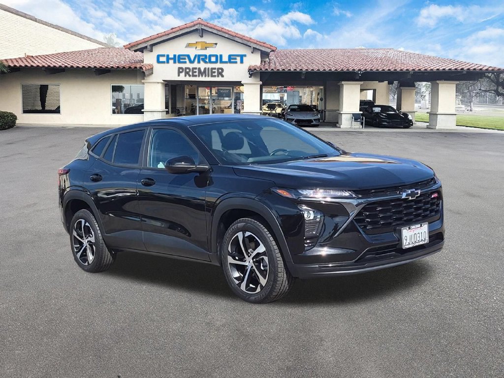 Used 2024 Chevrolet Trax RS FWD image 2