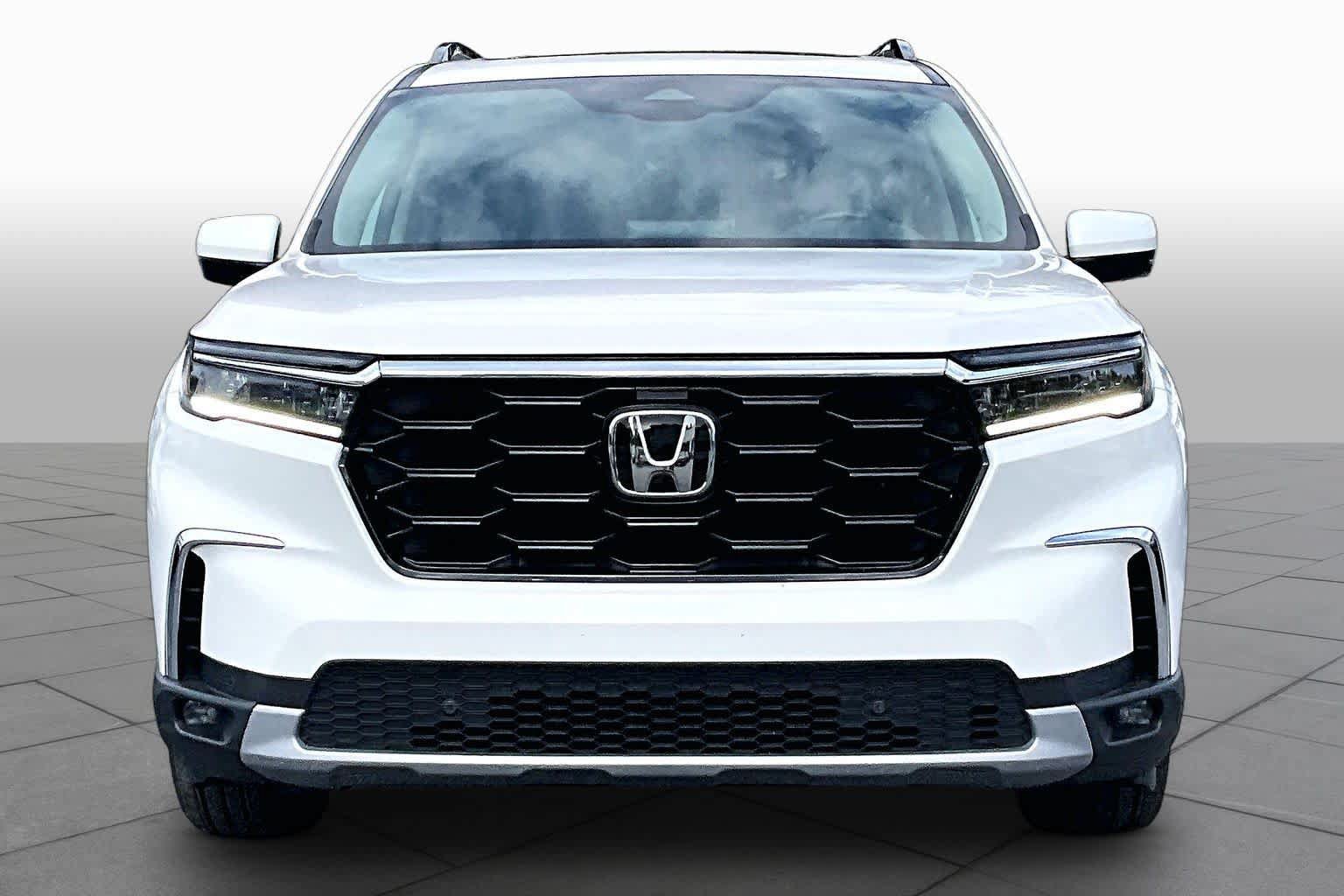 Used 2024 Honda Pilot Touring image 4