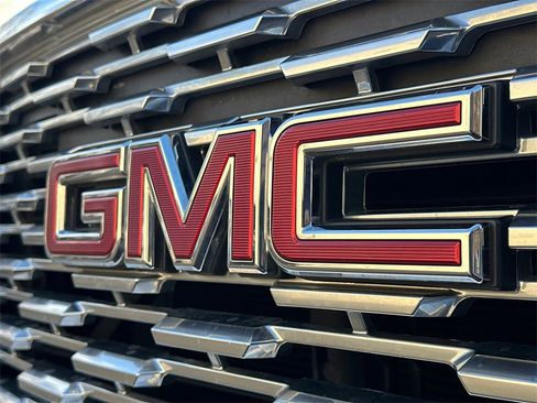 Used 2019 GMC Yukon XL Denali w/ Denali Ultimate Package image 16