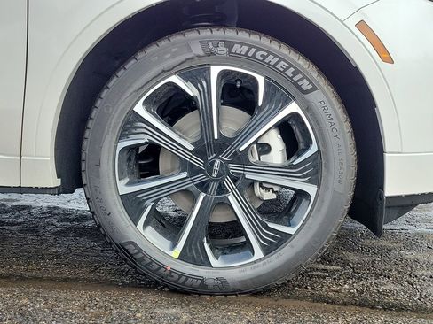 New 2026 Lincoln Nautilus Reserve image 9