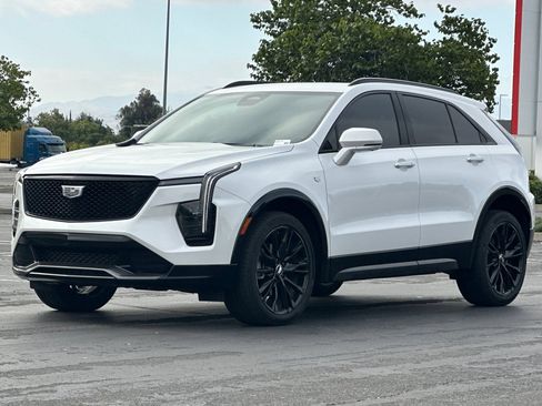 Used 2025 Cadillac XT4 Sport w/ LPO, Onyx Lite Package FWD image 9