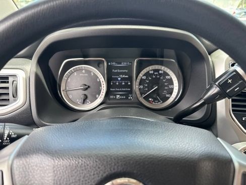 Used 2018 Nissan Titan SV AWD/4WD image 12