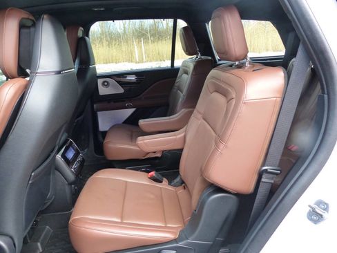 Used 2024 Lincoln Aviator Reserve w/ Equipment Group 201A image 40