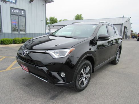 Used 2016 Toyota RAV4 XLE AWD/4WD image 1