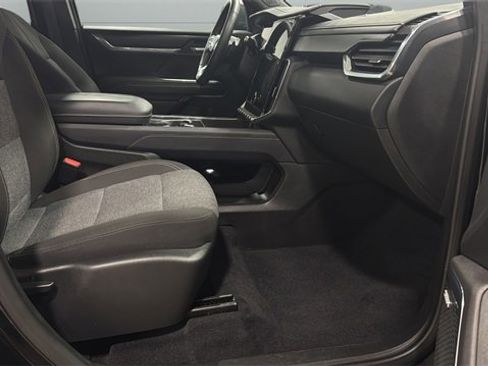 Used 2025 GMC Acadia Elevation image 25