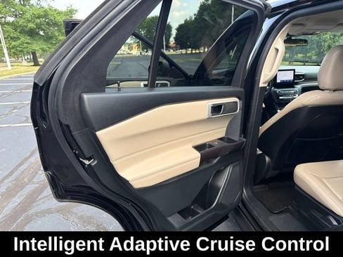 Used 2020 Ford Explorer XLT w/ Equipment Group 202A AWD/4WD image 15