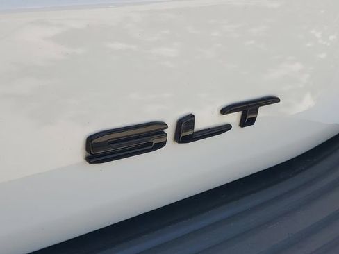 Used 2023 GMC Yukon XL SLT w/ SLT Premium Package RWD image 8