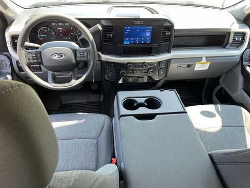 New 2025 Ford F550 4x4 SuperCab Super Duty image 3