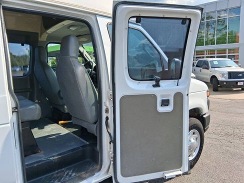 Used 2009 Ford E-250 and Econoline 250 Extended RWD image 10