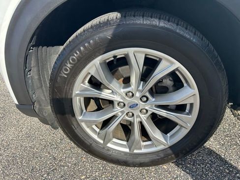 Used 2021 Ford Explorer XLT w/ Equipment Group 202A image 9