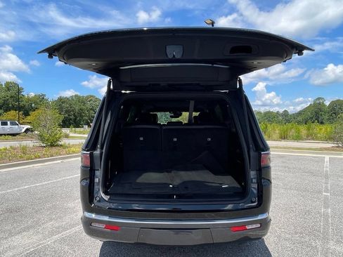 Used 2022 Jeep Wagoneer Series III w/ Premium Group I RWD image 45