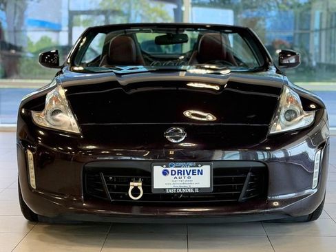 Used 2014 Nissan 370Z Touring RWD image 3