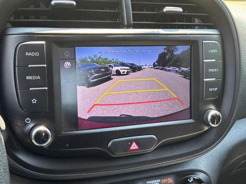 Used 2023 Kia Soul LX w/ LX Technology Package image 28