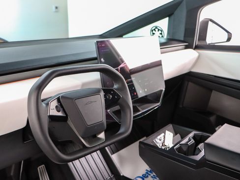 Used 2024 Tesla Cybertruck AWD Crew Cab image 20