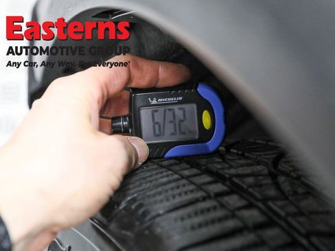 Used 2022 Ford Explorer XLT w/ Equipment Group 202A image 27