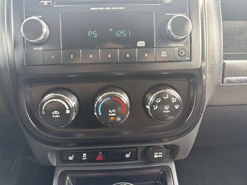 Used 2014 Jeep Patriot Latitude AWD/4WD image 23