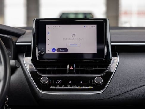 Used 2024 Toyota Corolla LE image 21