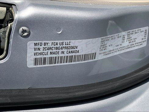 Used 2023 Chrysler Pacifica Touring-L image 30