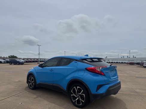 Used 2019 Toyota C-HR XLE FWD image 16