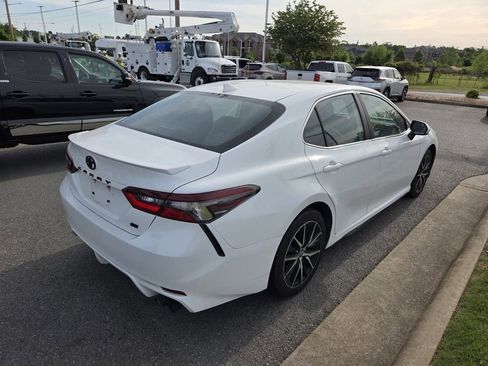 Used 2024 Toyota Camry SE FWD image 9