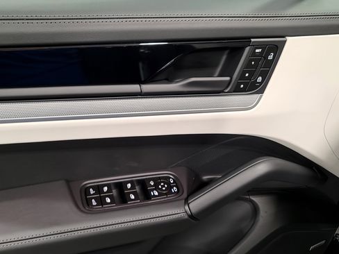 New 2026 Porsche Cayenne image 14