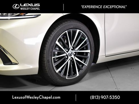 New 2025 Lexus ES 350 w/ Premium Package image 5