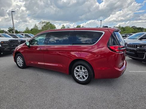 New 2026 Chrysler Pacifica Select image 9