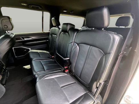 Used 2024 Jeep Wagoneer Series II w/ Flexible Seating Group RWD image 18