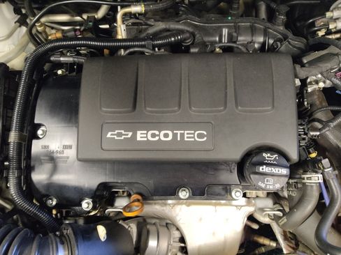 Used 2020 Chevrolet Sonic LT FWD image 30