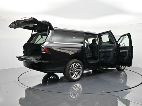 New 2026 Lincoln Navigator L Premier AWD/4WD image 49