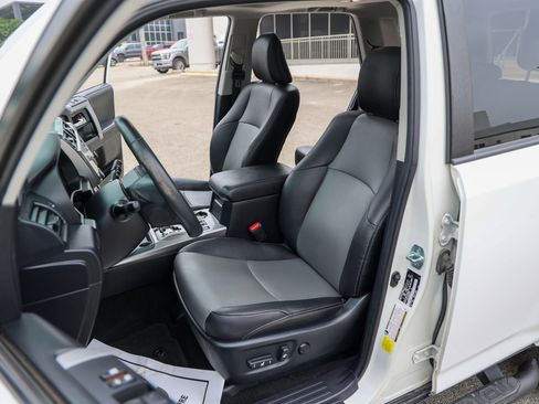 Used 2022 Toyota 4Runner SR5 Premium w/ Moonroof Package AWD/4WD image 46