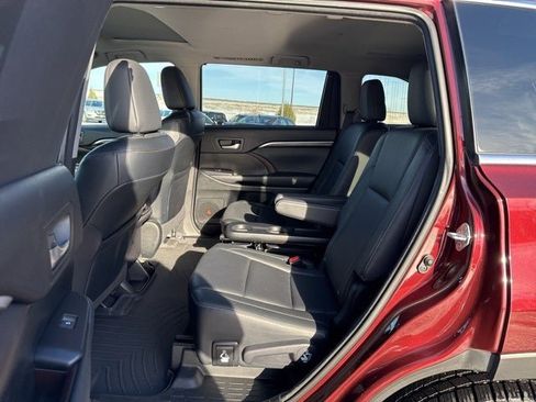 Used 2015 Toyota Highlander Limited image 19