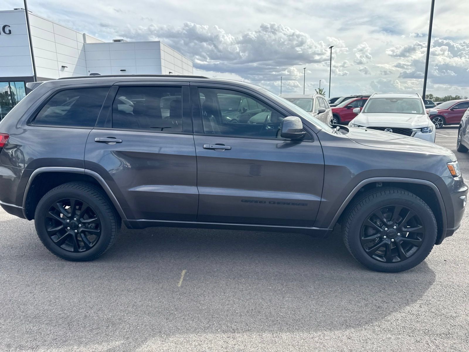 Used 2018 Jeep Grand Cherokee Altitude AWD/4WD image 8