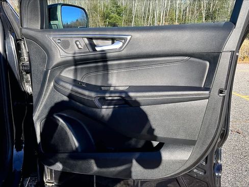 Used 2023 Ford Edge Titanium image 22