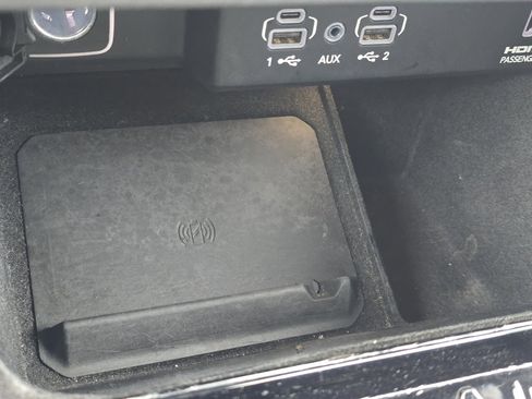 Used 2022 Jeep Wagoneer Series III w/ Flexible Seating Group image 8