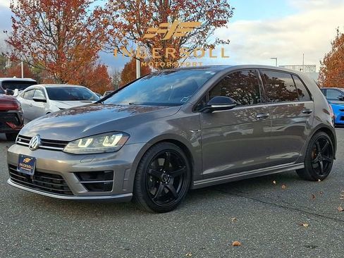 Used 2017 Volkswagen Golf R 4-Door image 3