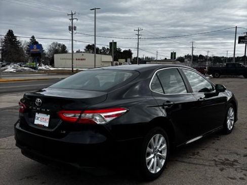 Used 2018 Toyota Camry LE image 7