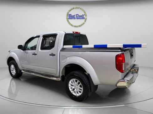 Used 2018 Nissan Frontier SV AWD/4WD image 2