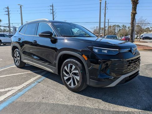 Used 2025 Volkswagen Tiguan S image 8