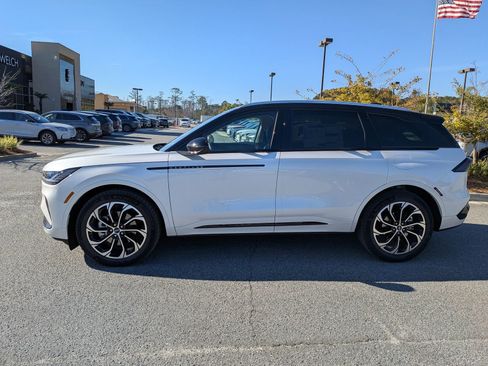 New 2026 Lincoln Nautilus Reserve image 8