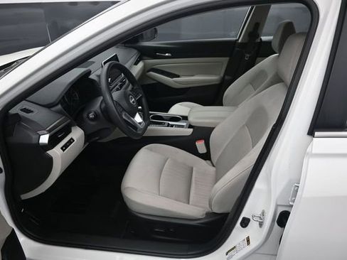 Used 2024 Nissan Altima 2.5 SV AWD/4WD image 10