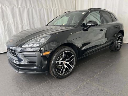 New 2026 Porsche Macan image 1